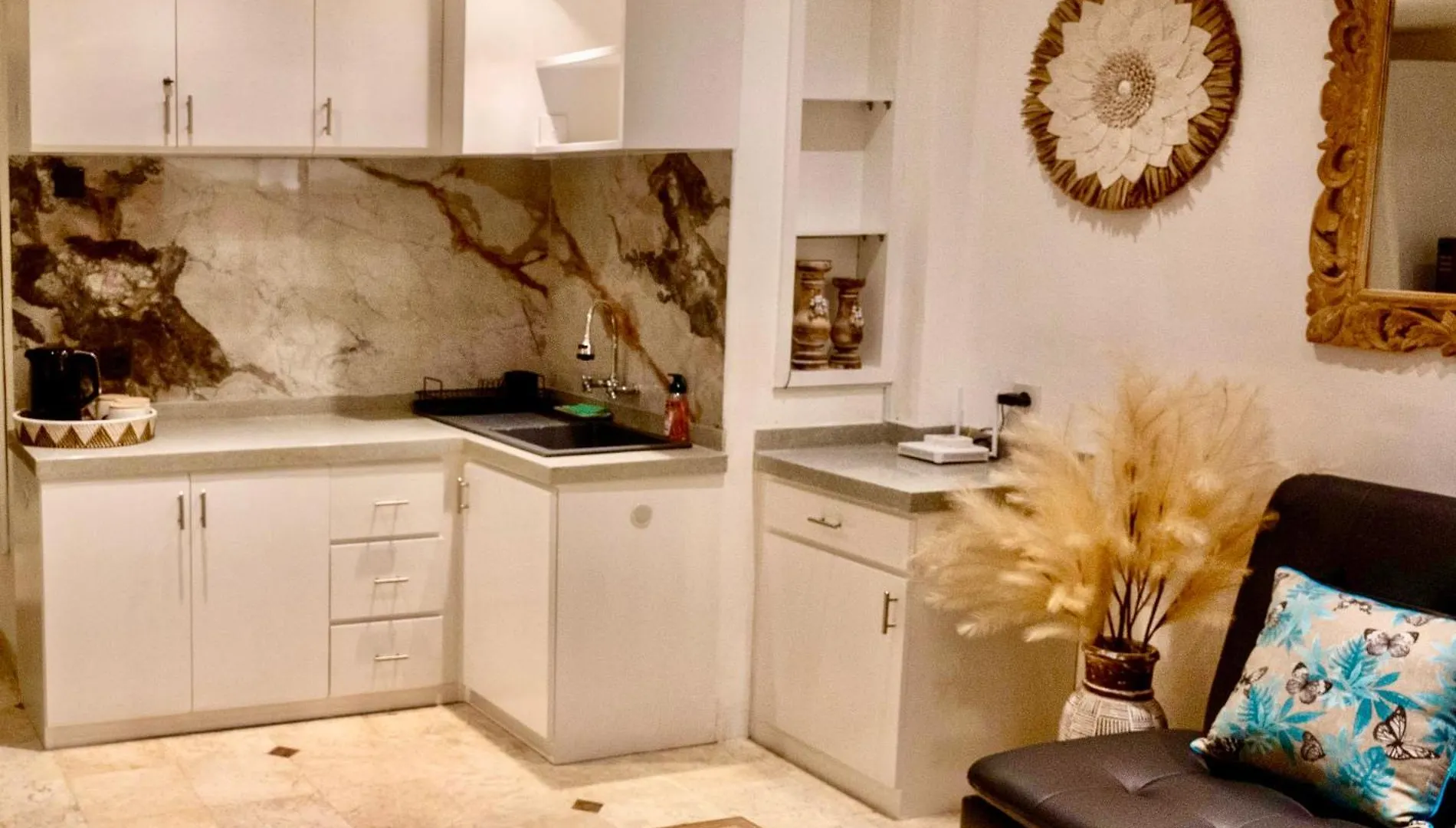 Bali Bliss Jayakarta Apartments 塞米亚克