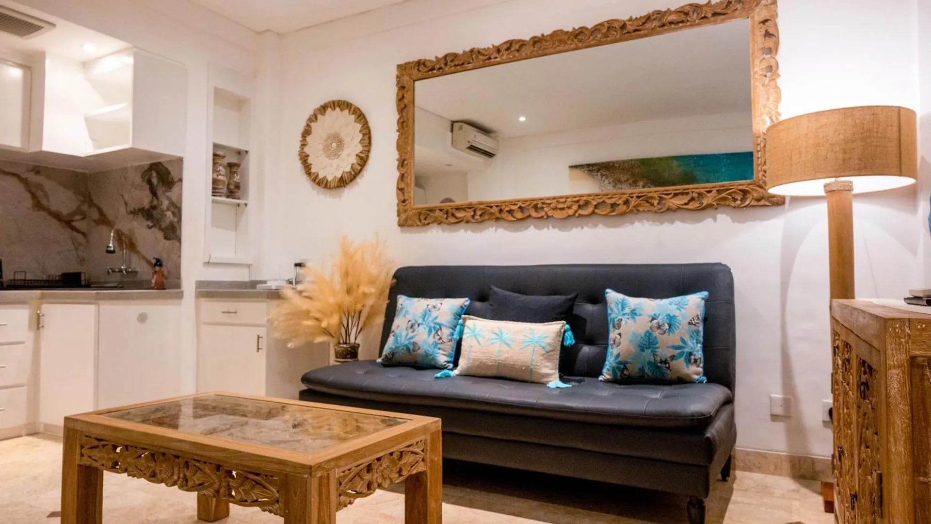 Bali Bliss Jayakarta Apartments 塞米亚克